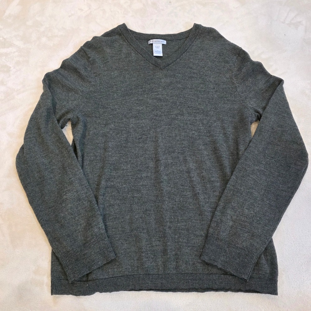 GAP Men's Gray Italian Merino Wool V-Neck Sweater Long Sleeve Pullover Size M